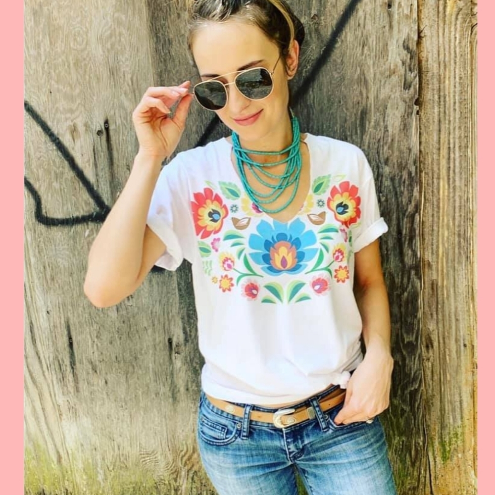 The "La Flor" tee